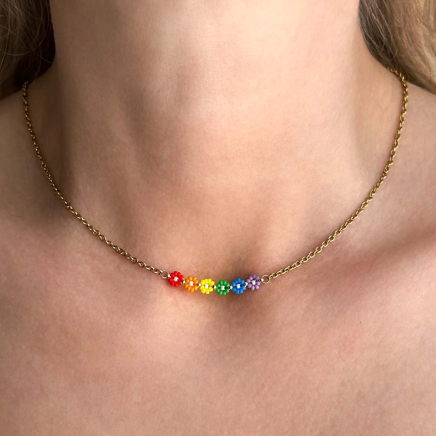 Collana oro con margherite arcobaleno