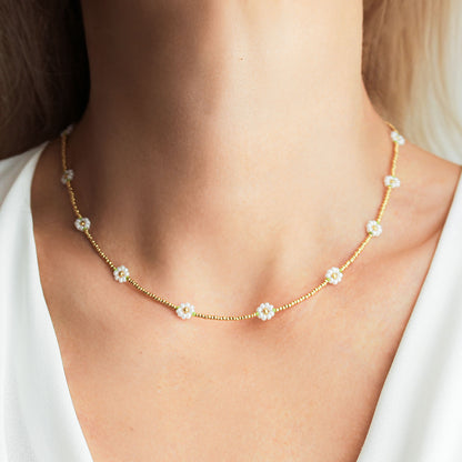 Collana margherite al meriggio